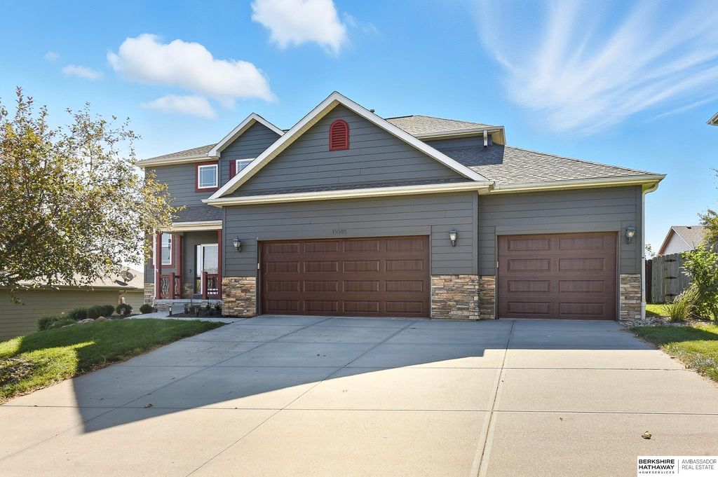 19505 Pearl Circle, Omaha, NE 68022