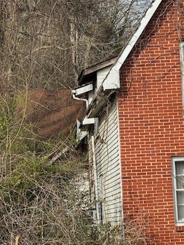 60 W Walnut St, Erin, TN 37061