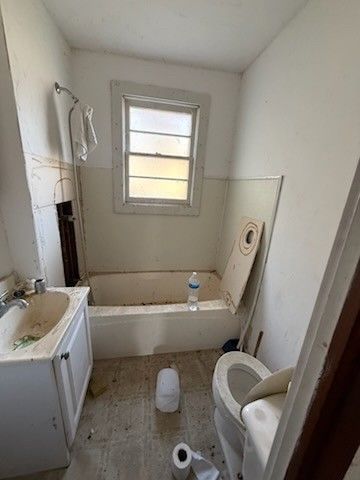 60 W Walnut St, Erin, TN 37061