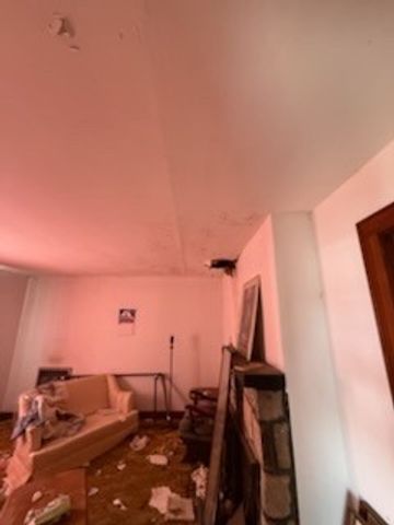 60 W Walnut St, Erin, TN 37061