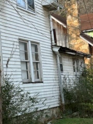 60 W Walnut St, Erin, TN 37061