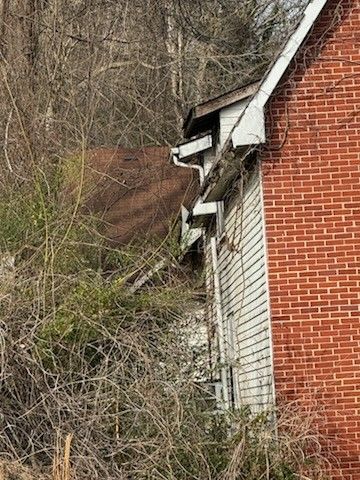 60 W Walnut St, Erin, TN 37061