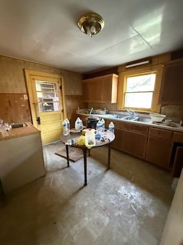 60 W Walnut St, Erin, TN 37061