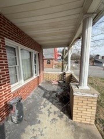 60 W Walnut St, Erin, TN 37061