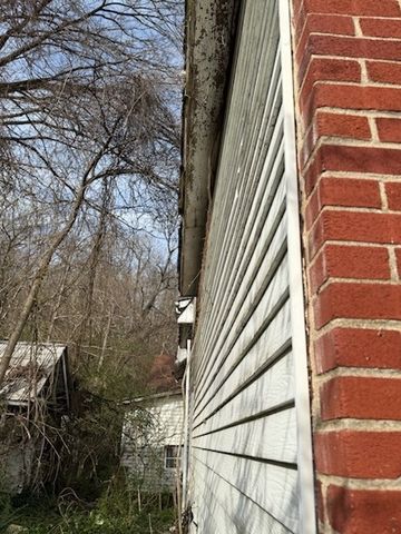 60 W Walnut St, Erin, TN 37061