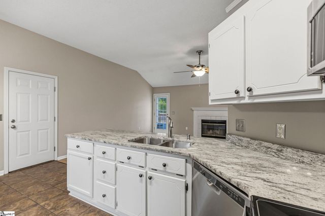 206 Autumnwood Way, Simpsonville, SC 29681