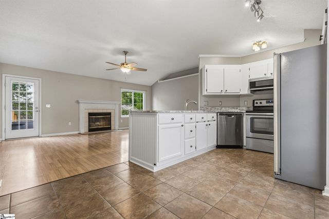 206 Autumnwood Way, Simpsonville, SC 29681