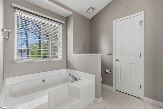 206 Autumnwood Way, Simpsonville, SC 29681