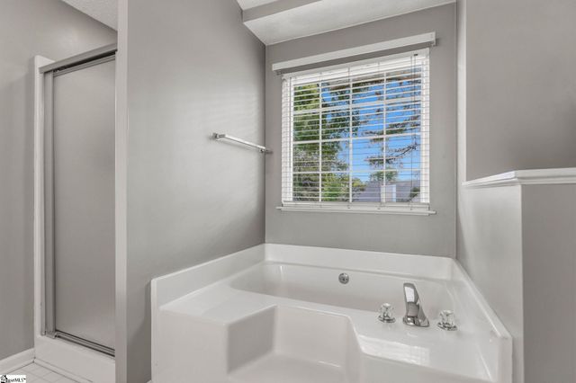 206 Autumnwood Way, Simpsonville, SC 29681