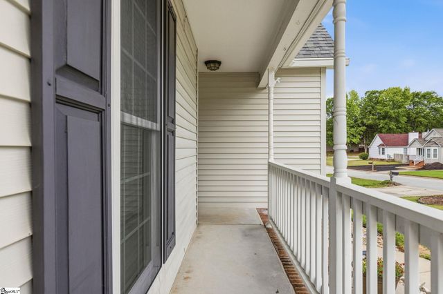 206 Autumnwood Way, Simpsonville, SC 29681