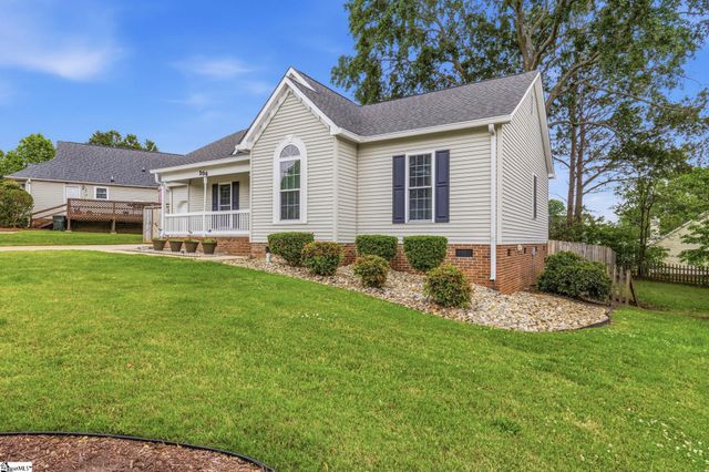 206 Autumnwood Way, Simpsonville, SC 29681