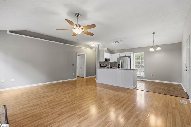 206 Autumnwood Way, Simpsonville, SC 29681