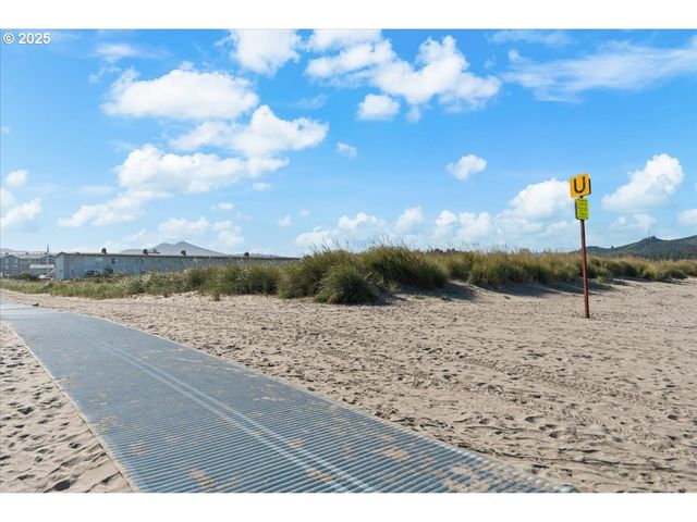 2316 BEACH Dr 154, Seaside, OR 97138