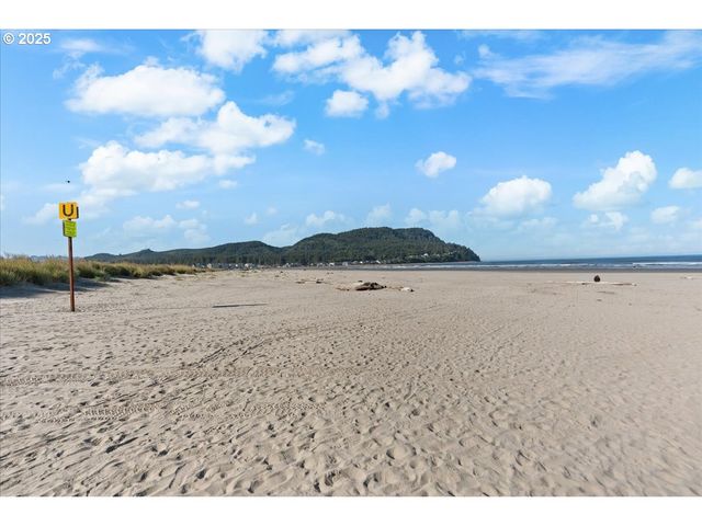 2316 BEACH Dr 154, Seaside, OR 97138