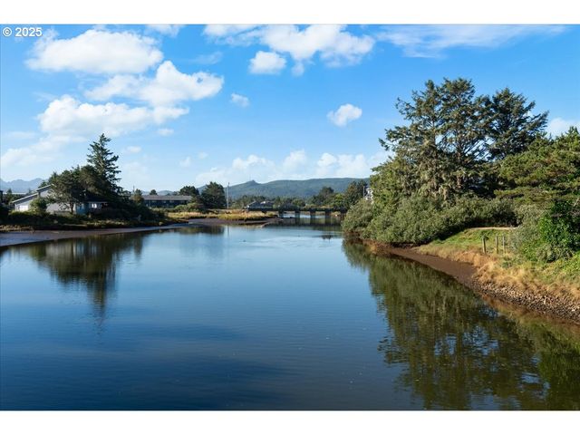 2316 BEACH Dr 154, Seaside, OR 97138