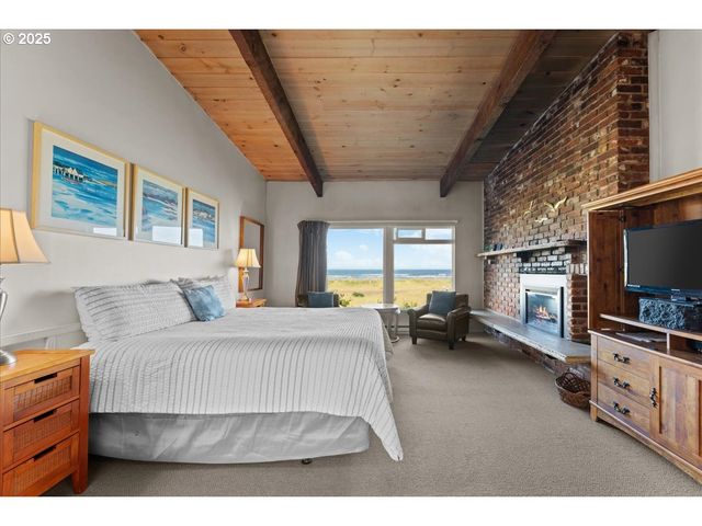 2316 BEACH Dr 154, Seaside, OR 97138