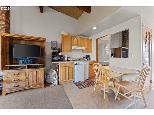 2316 BEACH Dr 154, Seaside, OR 97138