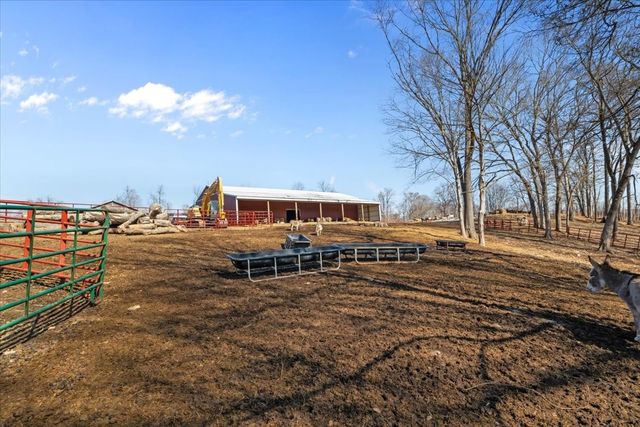 1429 Hunley Branch Rd, Charlotte, TN 37036
