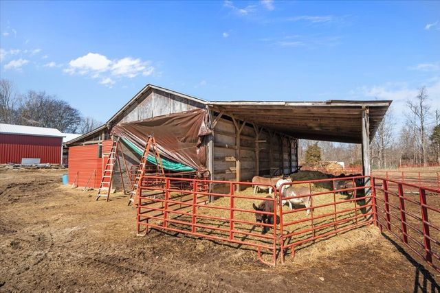 1429 Hunley Branch Rd, Charlotte, TN 37036