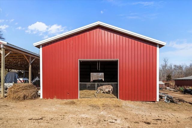 1429 Hunley Branch Rd, Charlotte, TN 37036