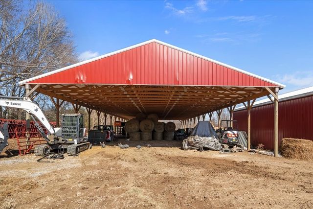 1429 Hunley Branch Rd, Charlotte, TN 37036