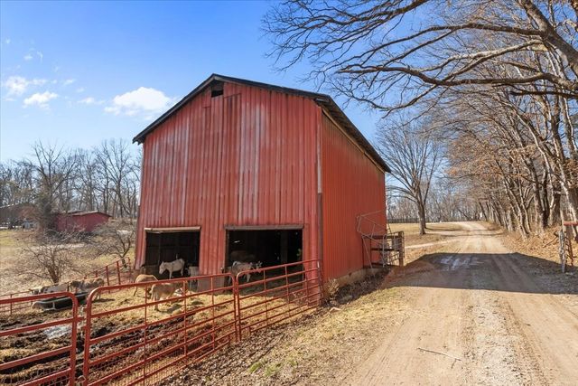 1429 Hunley Branch Rd, Charlotte, TN 37036