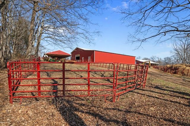 1429 Hunley Branch Rd, Charlotte, TN 37036
