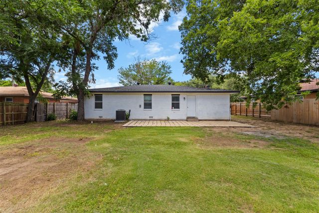 1035 Warden Street, Benbrook, TX 76126
