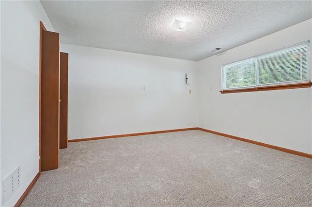 2940 S 42nd Street, Kansas City, KS 66106