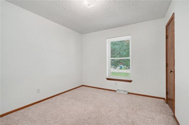 2940 S 42nd Street, Kansas City, KS 66106
