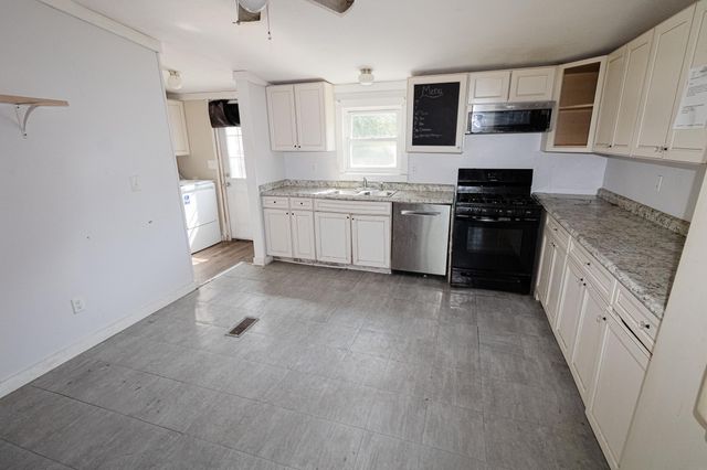 802 Nelson Avenue, Independence, IA 50644