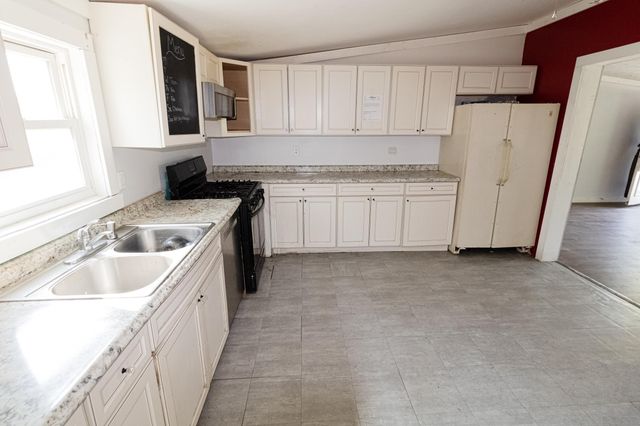 802 Nelson Avenue, Independence, IA 50644