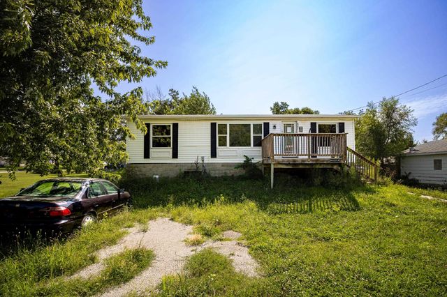 802 Nelson Avenue, Independence, IA 50644