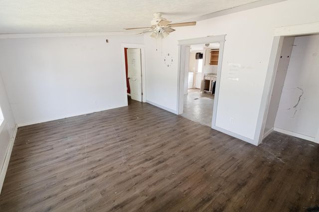 802 Nelson Avenue, Independence, IA 50644