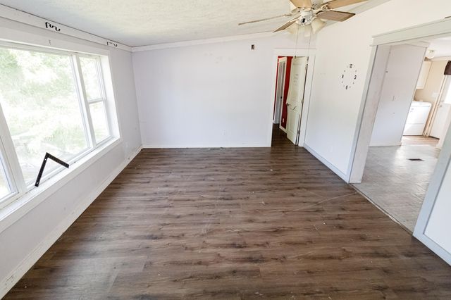 802 Nelson Avenue, Independence, IA 50644