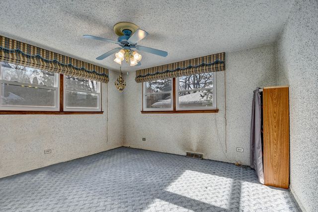 8950 S 85th Court, Hickory Hills, IL 60457