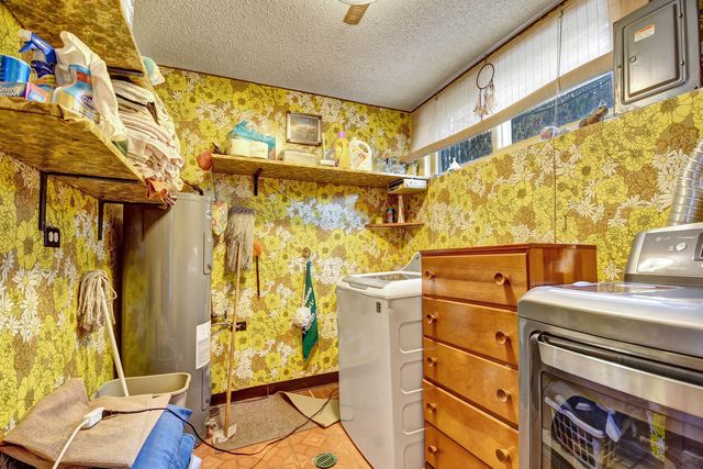 8950 S 85th Court, Hickory Hills, IL 60457