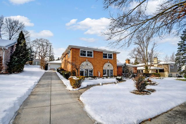 8950 S 85th Court, Hickory Hills, IL 60457