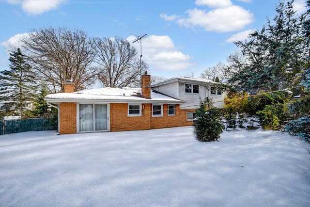 8950 S 85th Court, Hickory Hills, IL 60457