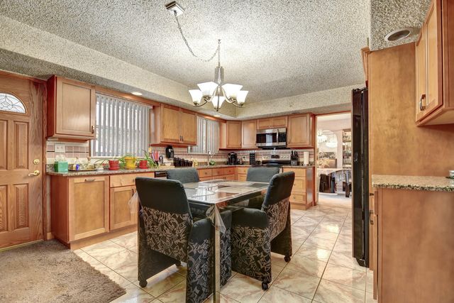 8950 S 85th Court, Hickory Hills, IL 60457