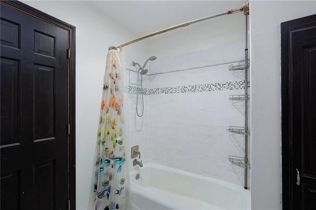 8234 Parkhill Circle, Lenexa, KS 66215