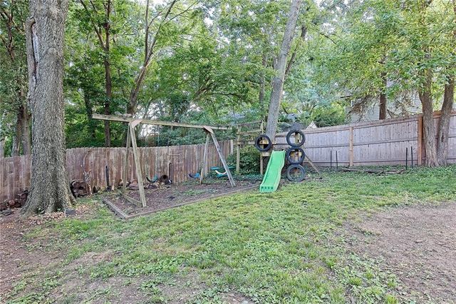 8234 Parkhill Circle, Lenexa, KS 66215
