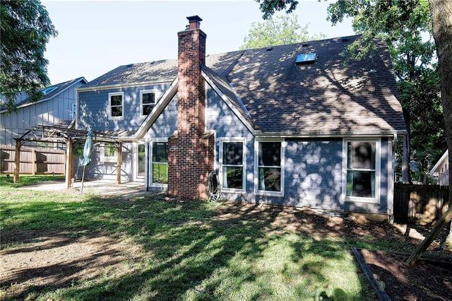 8234 Parkhill Circle, Lenexa, KS 66215