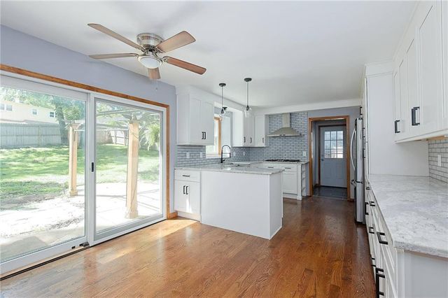 8234 Parkhill Circle, Lenexa, KS 66215