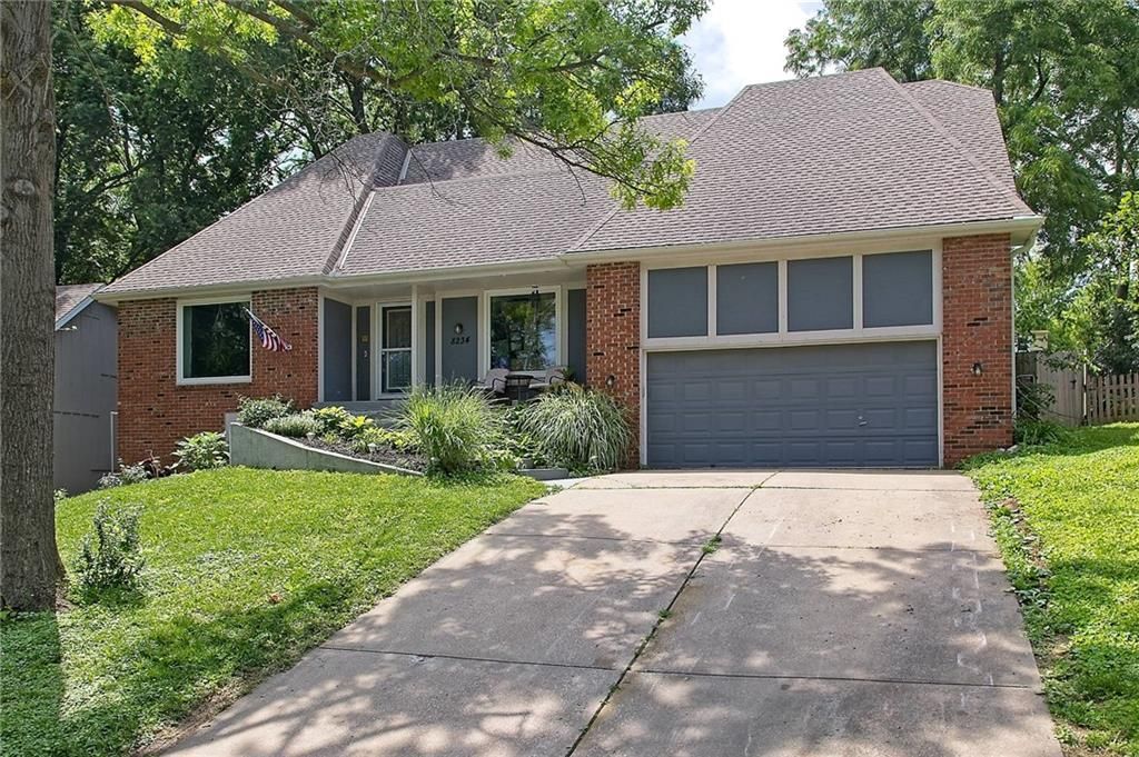 8234 Parkhill Circle, Lenexa, KS 66215