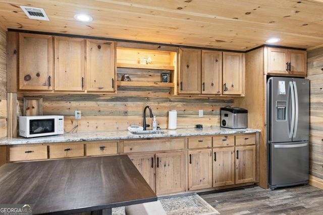 653 The Woods Road, Mineral Bluff, GA 30559