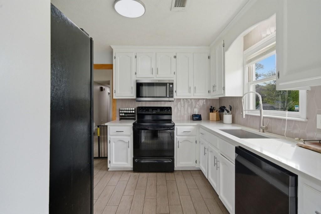 Image 11 of property listing at 1223 Cabots Drive, Auburn, GA 30011