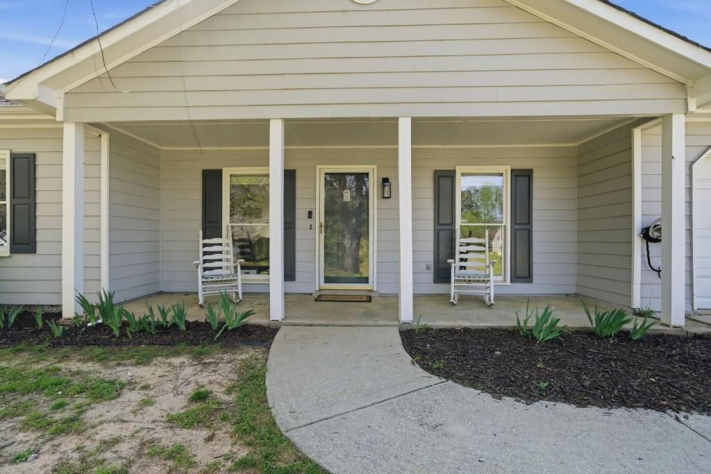 Image 2 of property listing at 1223 Cabots Drive, Auburn, GA 30011