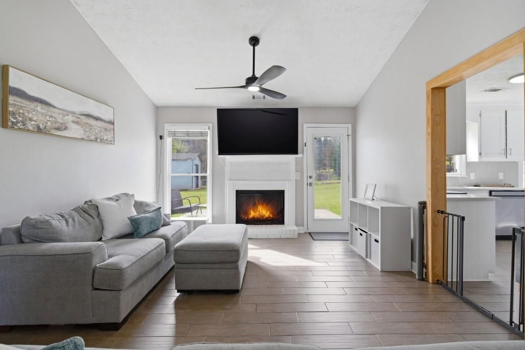 Image 4 of property listing at 1223 Cabots Drive, Auburn, GA 30011