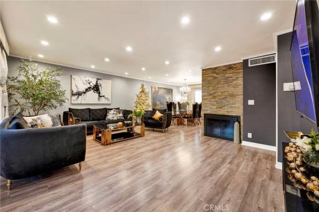 7764 Via Capri, Burbank, CA 91504